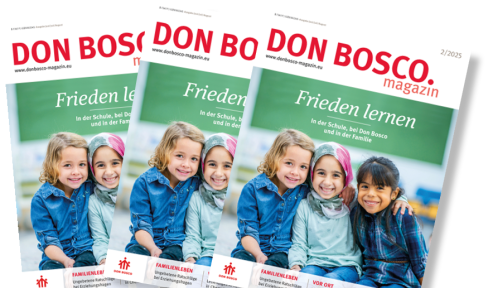 Cover des Don Bosco Magazins 2/2025 mit drei Kindern